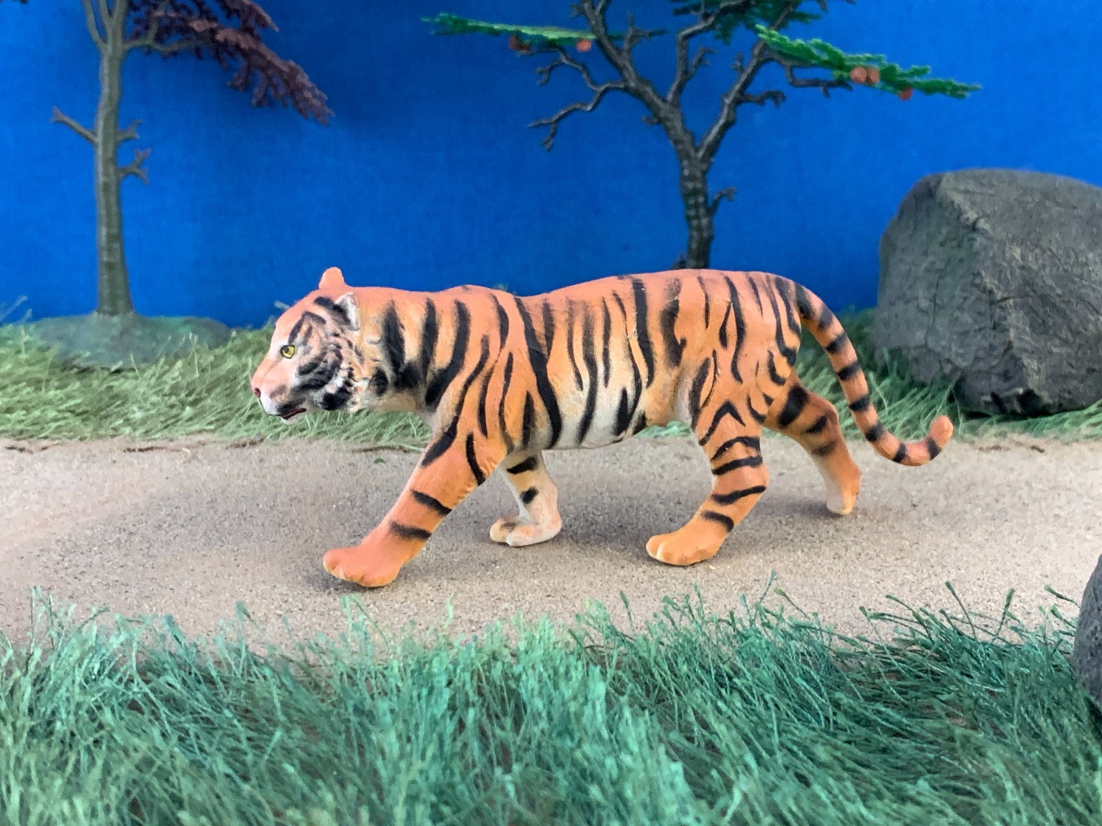 Elastolin by Preiser 5409 (47511) Walking Tiger Wild Animal Figures 1:25 scale