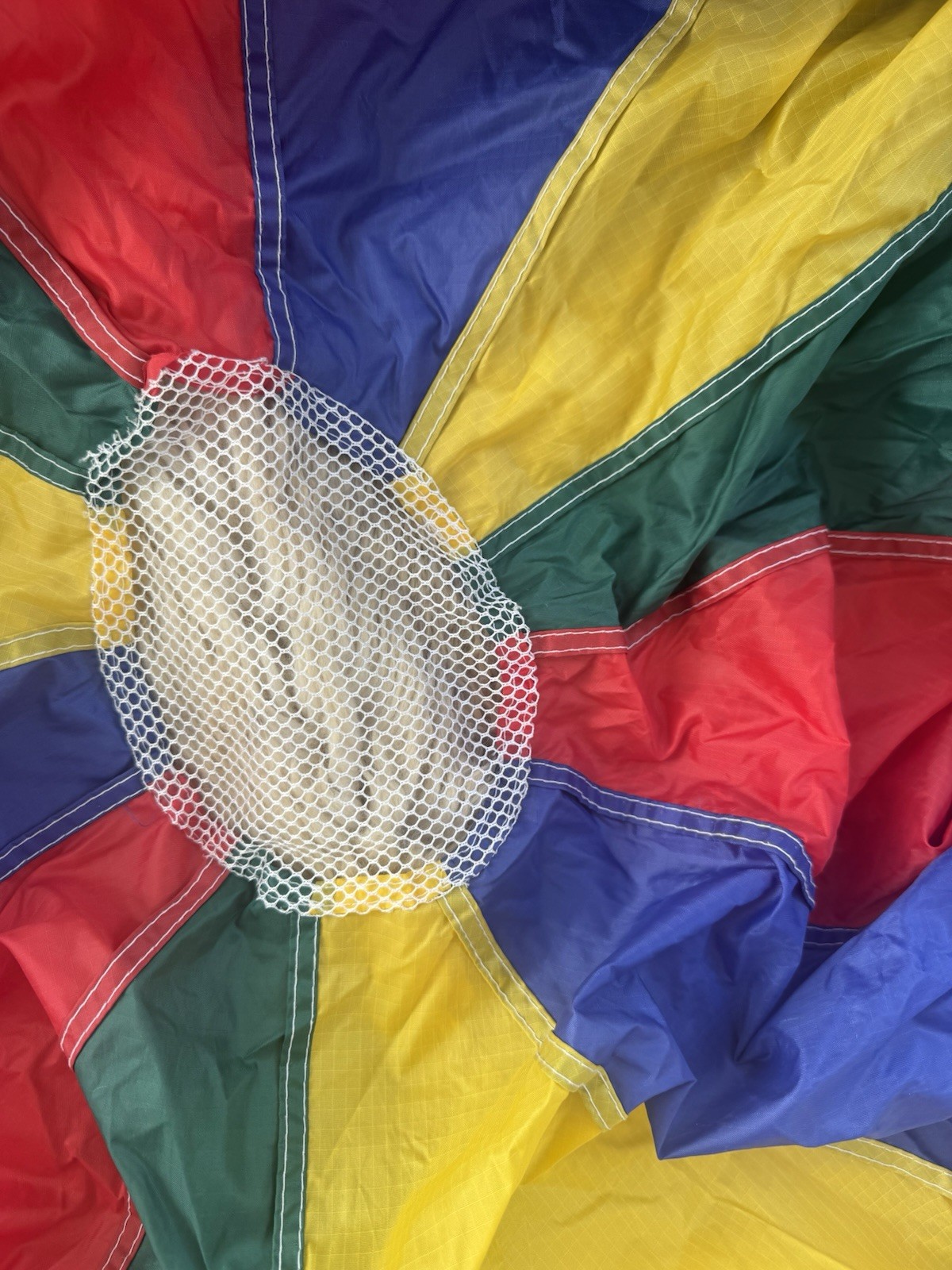 KINDERSCHOOL PLAYGROUND ELEMENTARY SOCIAL SKILLS ESSENTIALS RAINBOW PARACHUTE