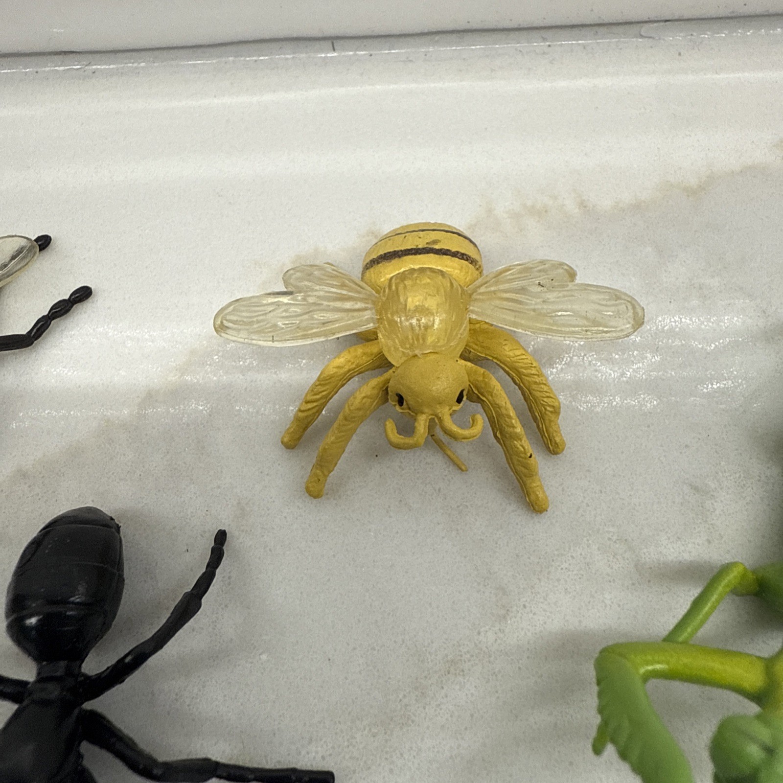 Safari Ltd Bugs Insects 2″-3″ Praying Mantis, Ant, Fly & Bumble Bee