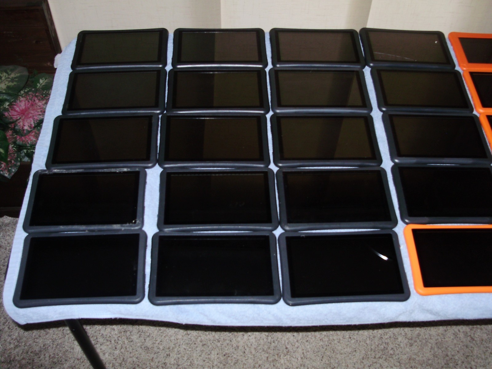 177ea- PLAYAWAY/ LaunchPad Childrens Pre Loaded Educational/Learning Tablets