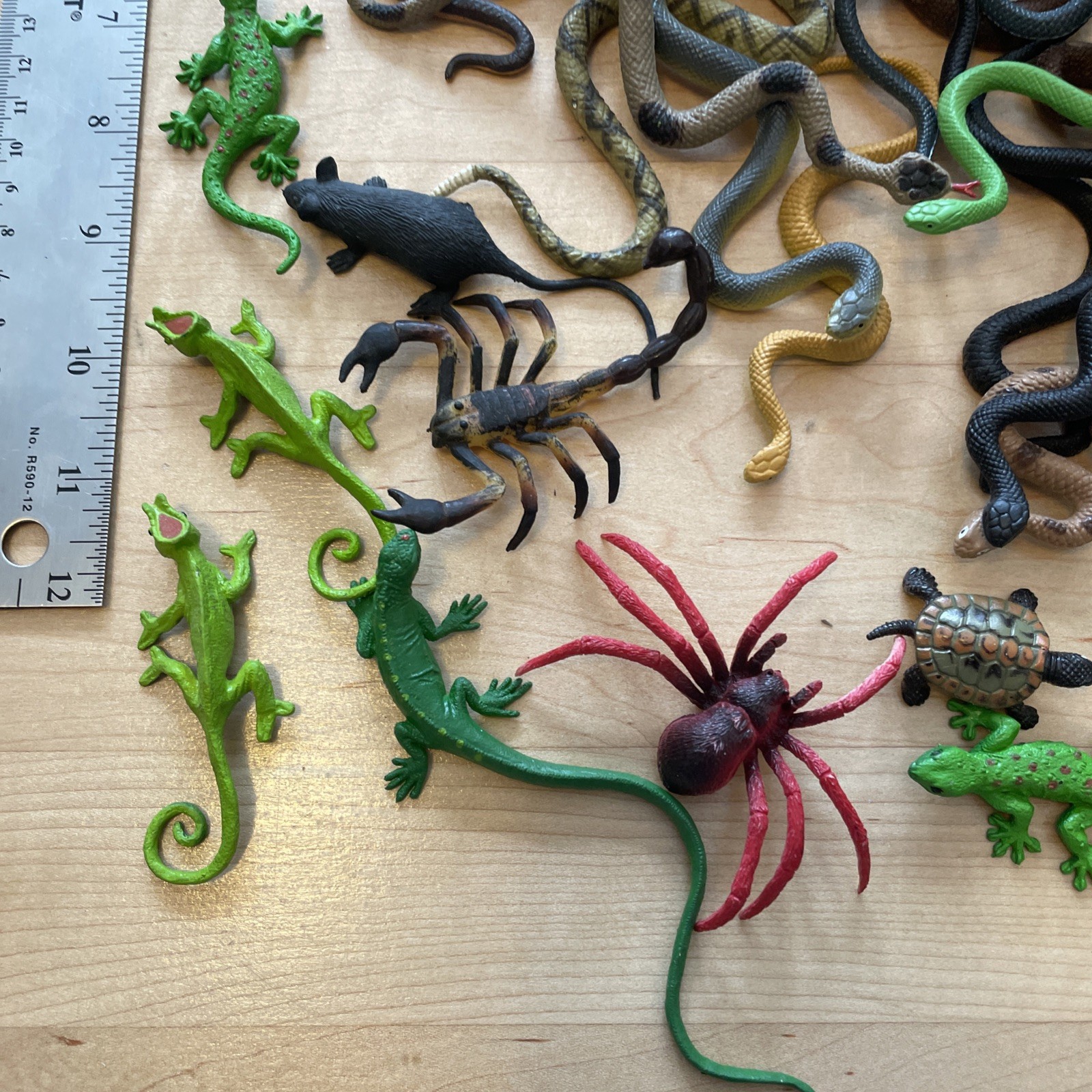 Mixed Lot of 48 Plastic Snakes-6 Lizards-1 Turtle-1 Scorpion-1 Mouse & 1 Spider