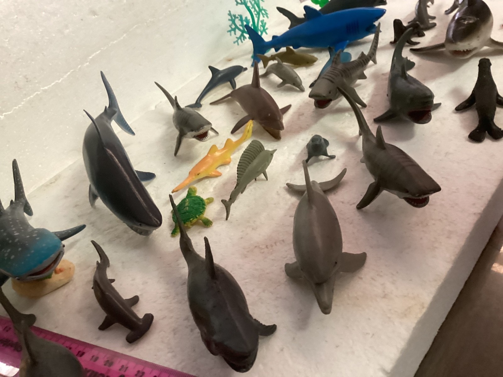 Mixed Lot 27 OCEAN SEA CREATURES Plastic Animals Toy Figures.