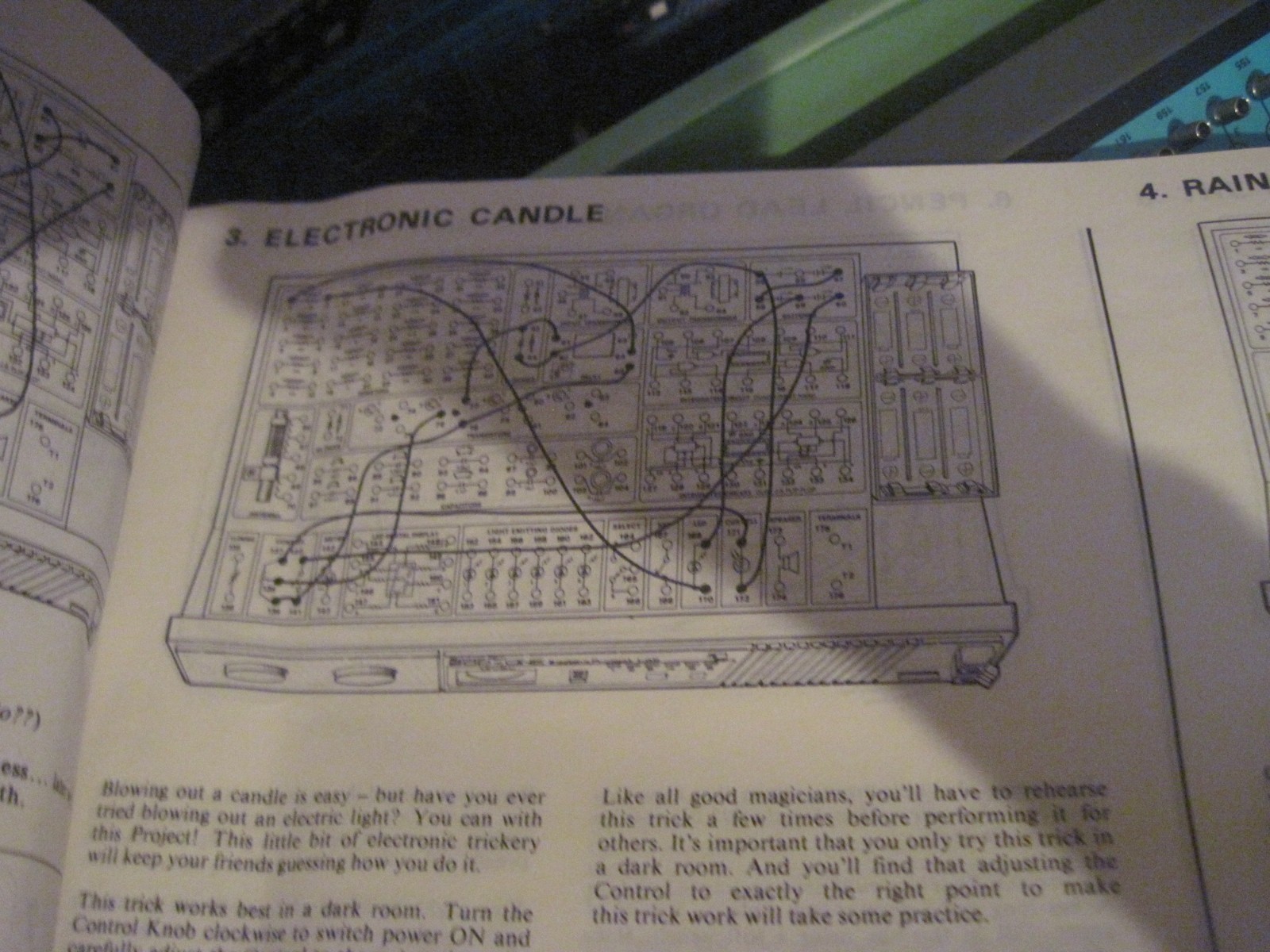 Radio Shack 200 in One Science Fair Electronic Project Lab. Cat. No. 28-265