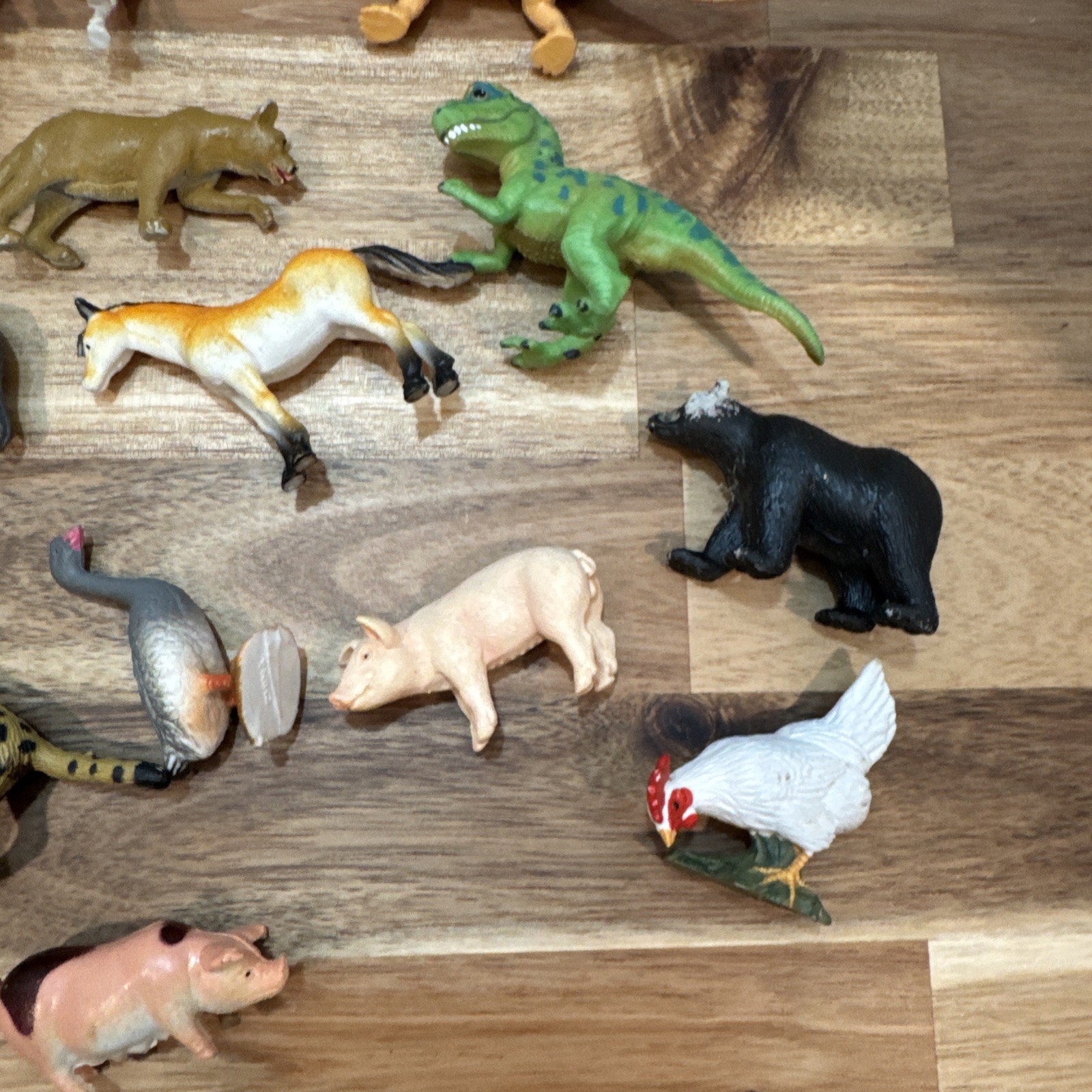 Mixed Lot Small Plastic Zoo Safari Jungle Animal Toy Figures 22-pieces