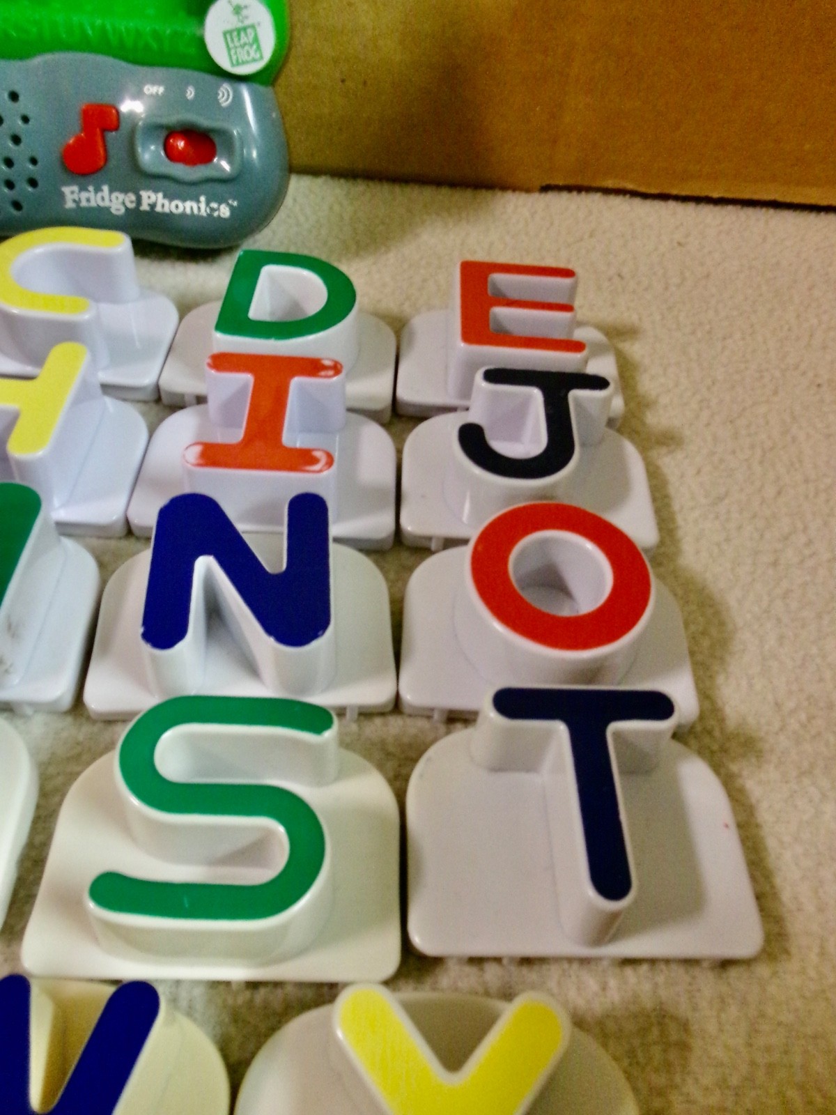 Leap Frog Fridge Phonics Reader and 26 Upper Case Magnetic Letters Tested. (A)