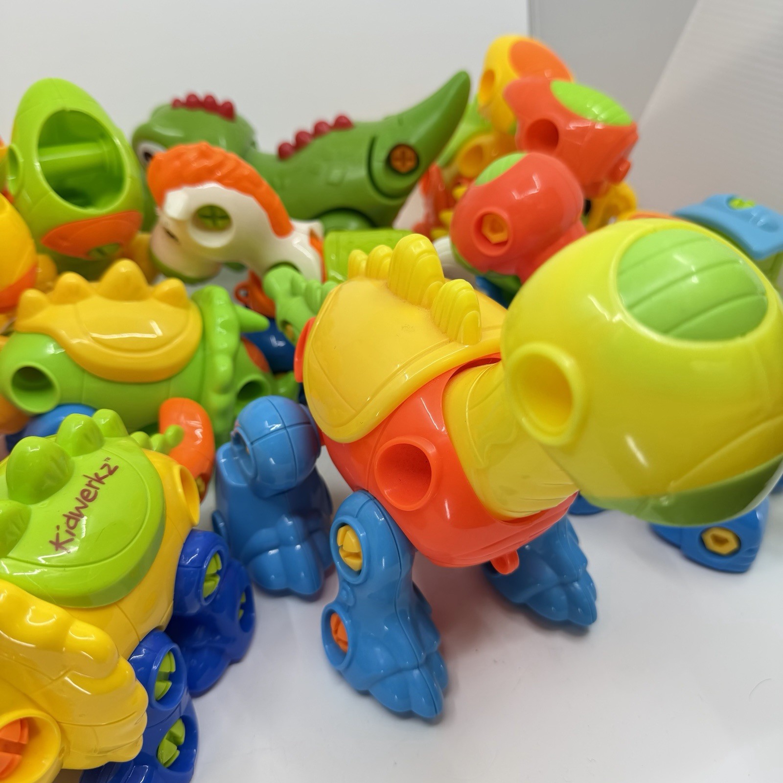 Kidswerkz Build a Dinosaur Set Stem Toy HUGE LOT WITH SCREWS AND SCREWDRIVERS