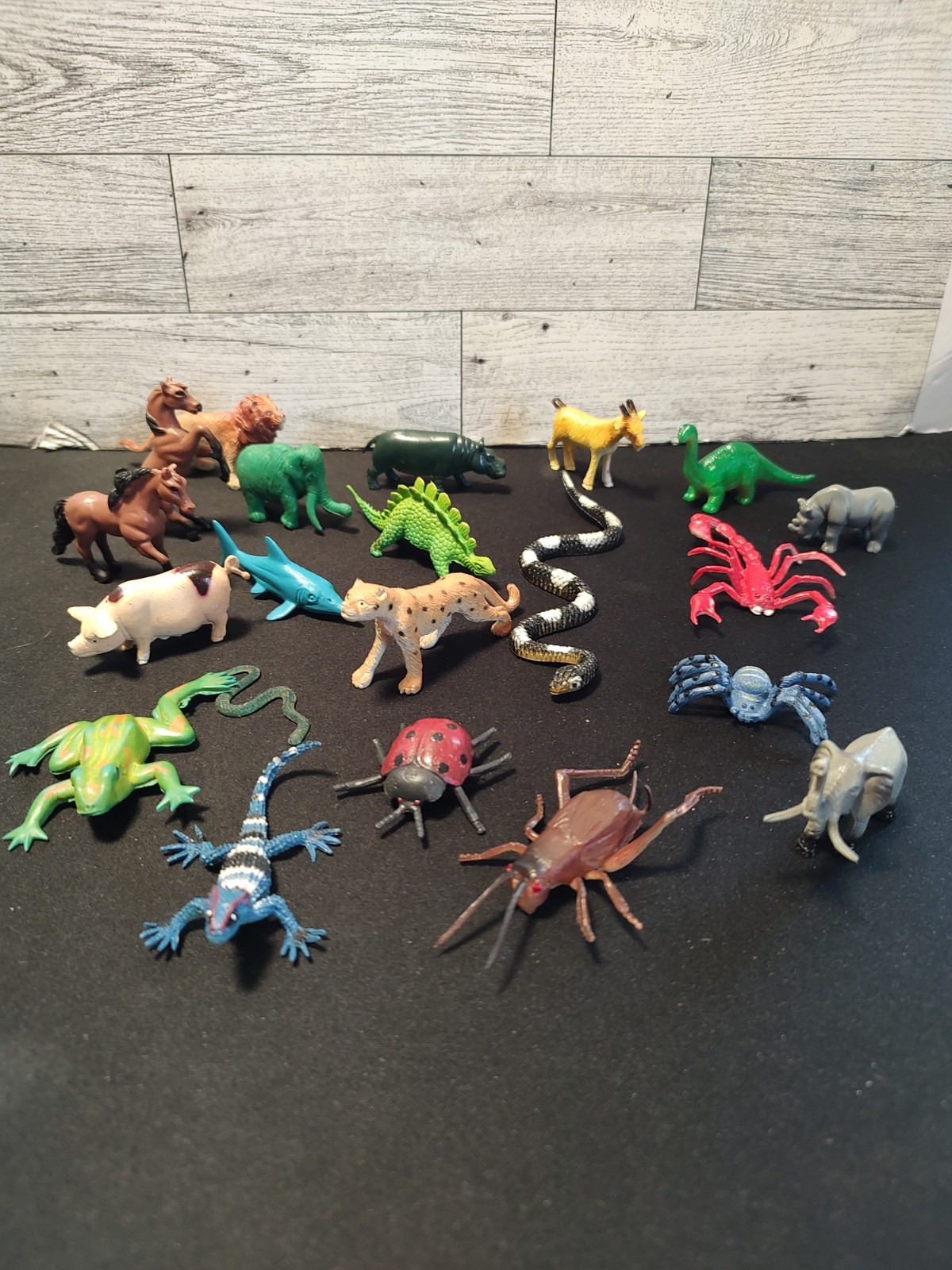 Lot of 21 various small plastic animals made in china