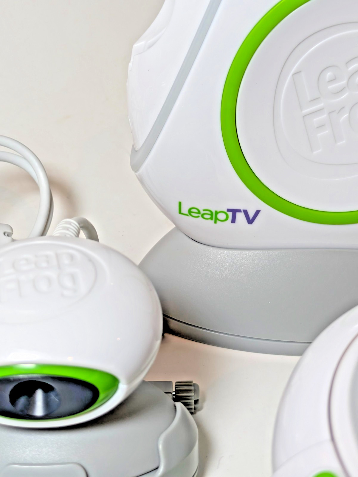 LeapTV Game Console Kids LeapFrog Educational Bundle 2 Controllers Camera Tested
