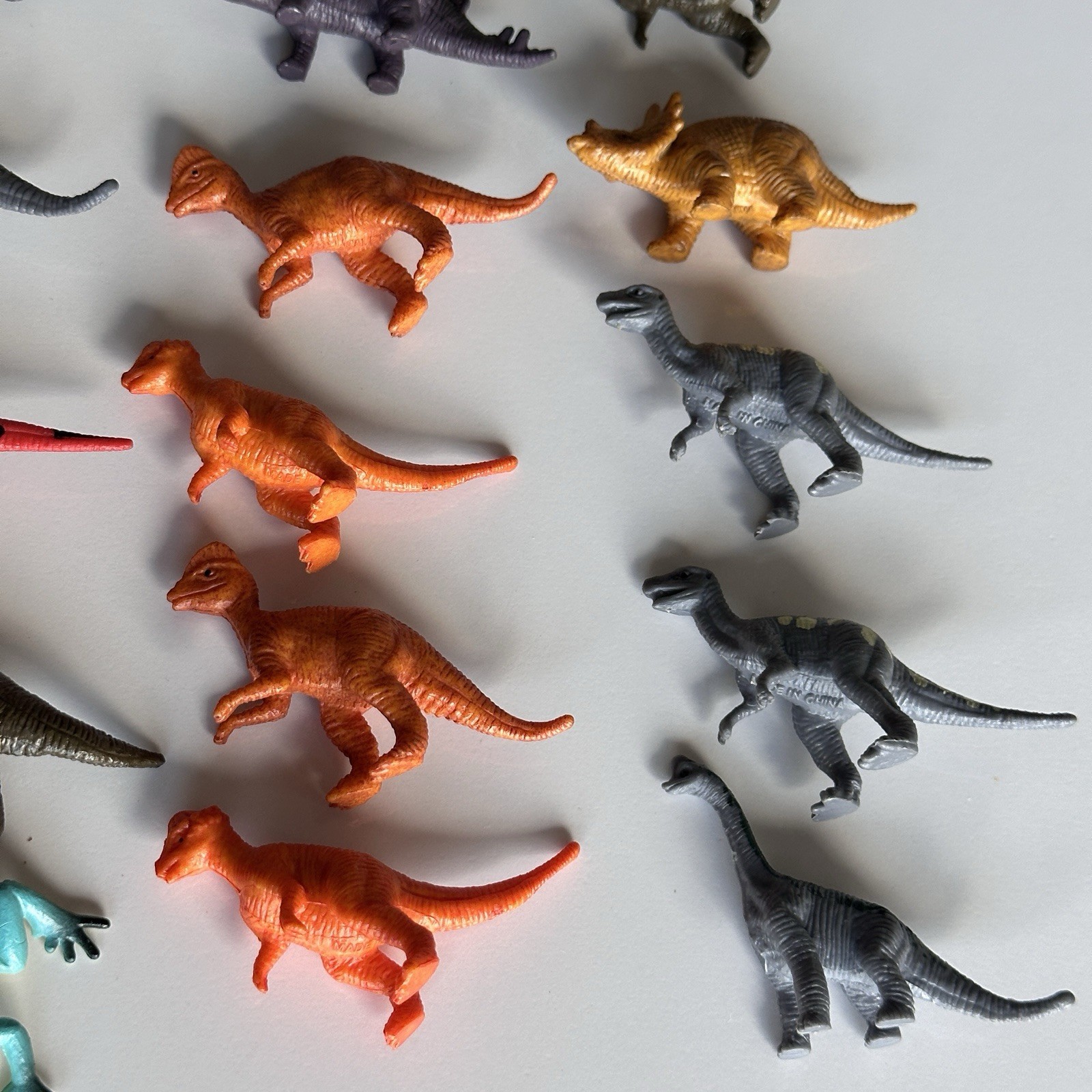 46pc Mini Plastic Dinosaur Animal Toy Lot Figures Reptiles Sharks Frogs