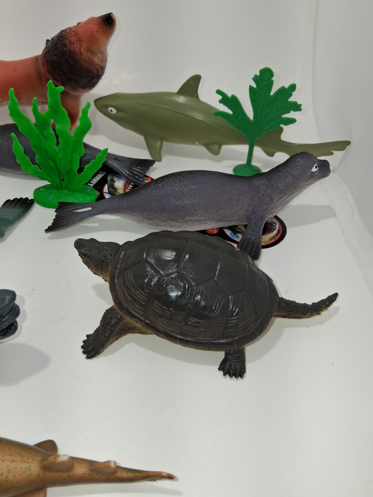 Mixed Lot Of 16 Wild Sea Animals With 4 Sea Plants New And Used