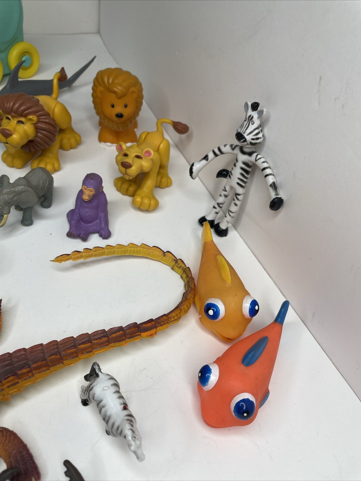 32 Lot Miniature Toy Plastic Animal Figures Mixed Sizes/Styles -Lions, Horses