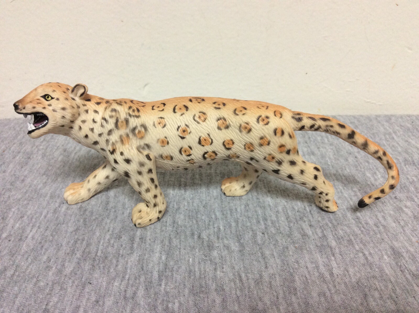 Vintage Play Vision 1998 Jaguar Figure 6”