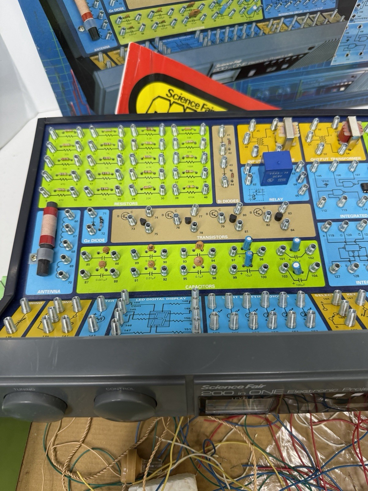 Radio Shack Science Fair Electronics Lab 200 in One Project Kit 28-265 Untested