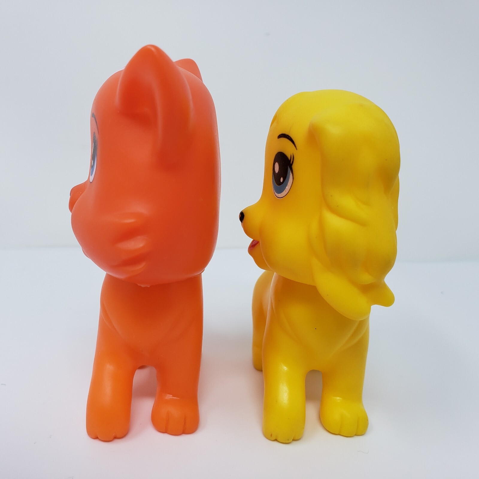 Dog Cat Kitten Plastic Toy Figures Not Branded Lot of 2