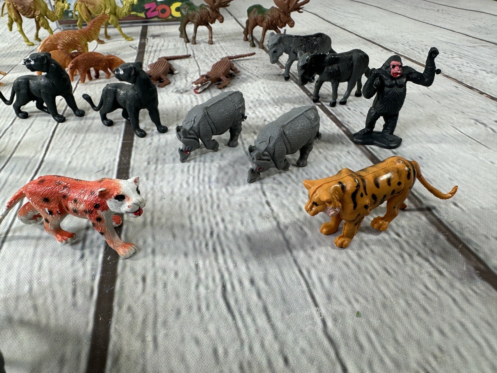 Vintage Knoxville Zoo 32 Piece Plastic Zoo Animals Hong Kong Ages 4 And Up, VGC!