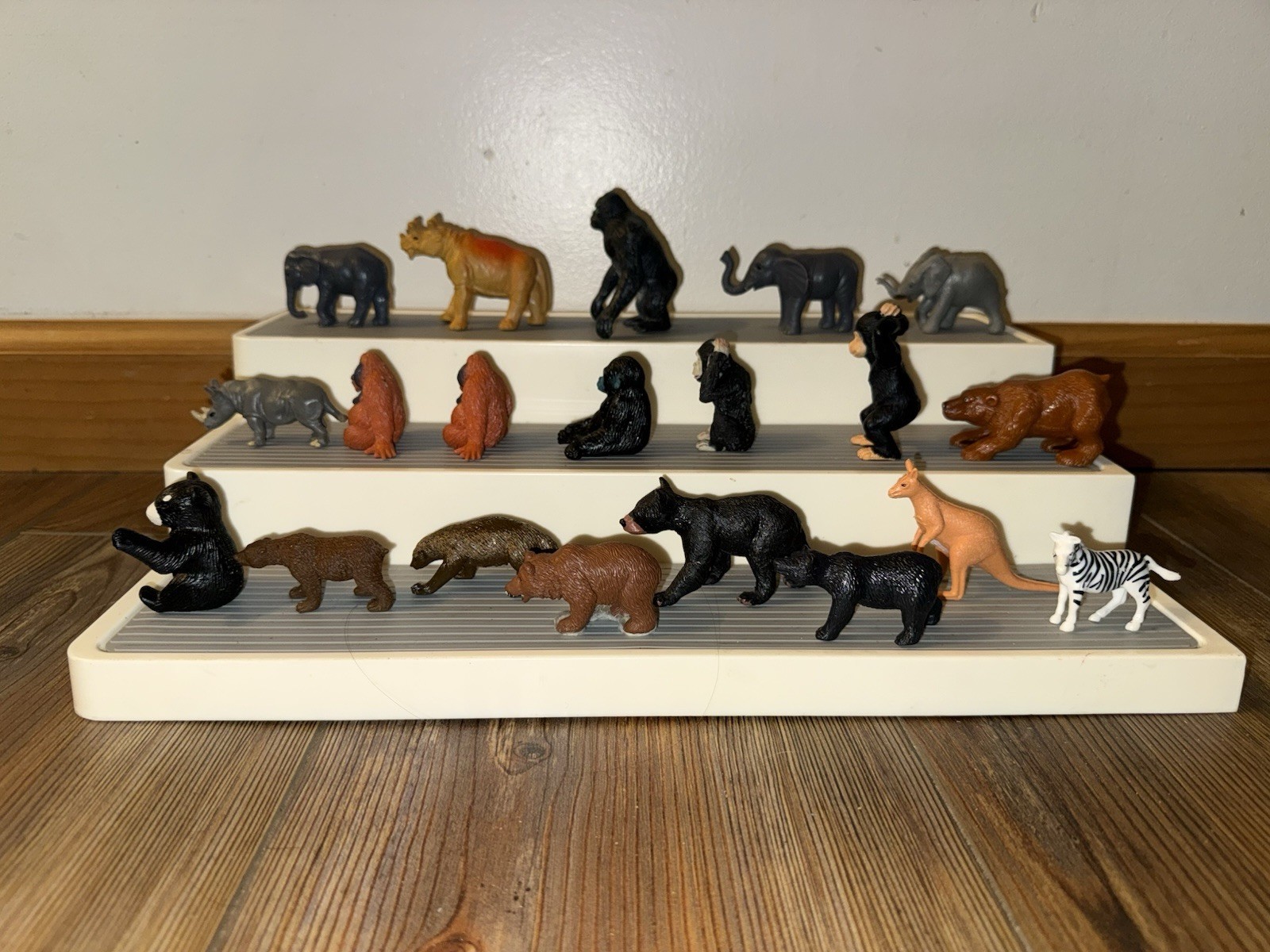 Small Animal Figure Mixed Lot of 20 Figures Jungle Safari zoo Bear Gorilla