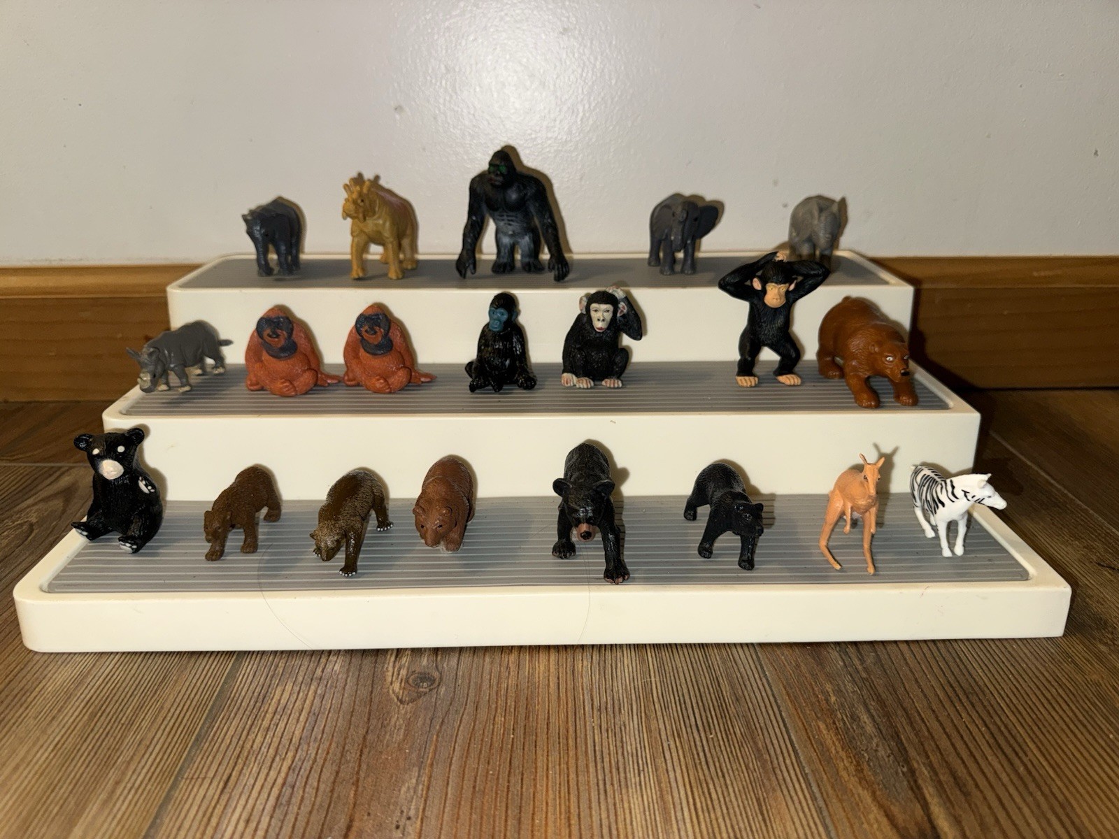 Small Animal Figure Mixed Lot of 20 Figures Jungle Safari zoo Bear Gorilla