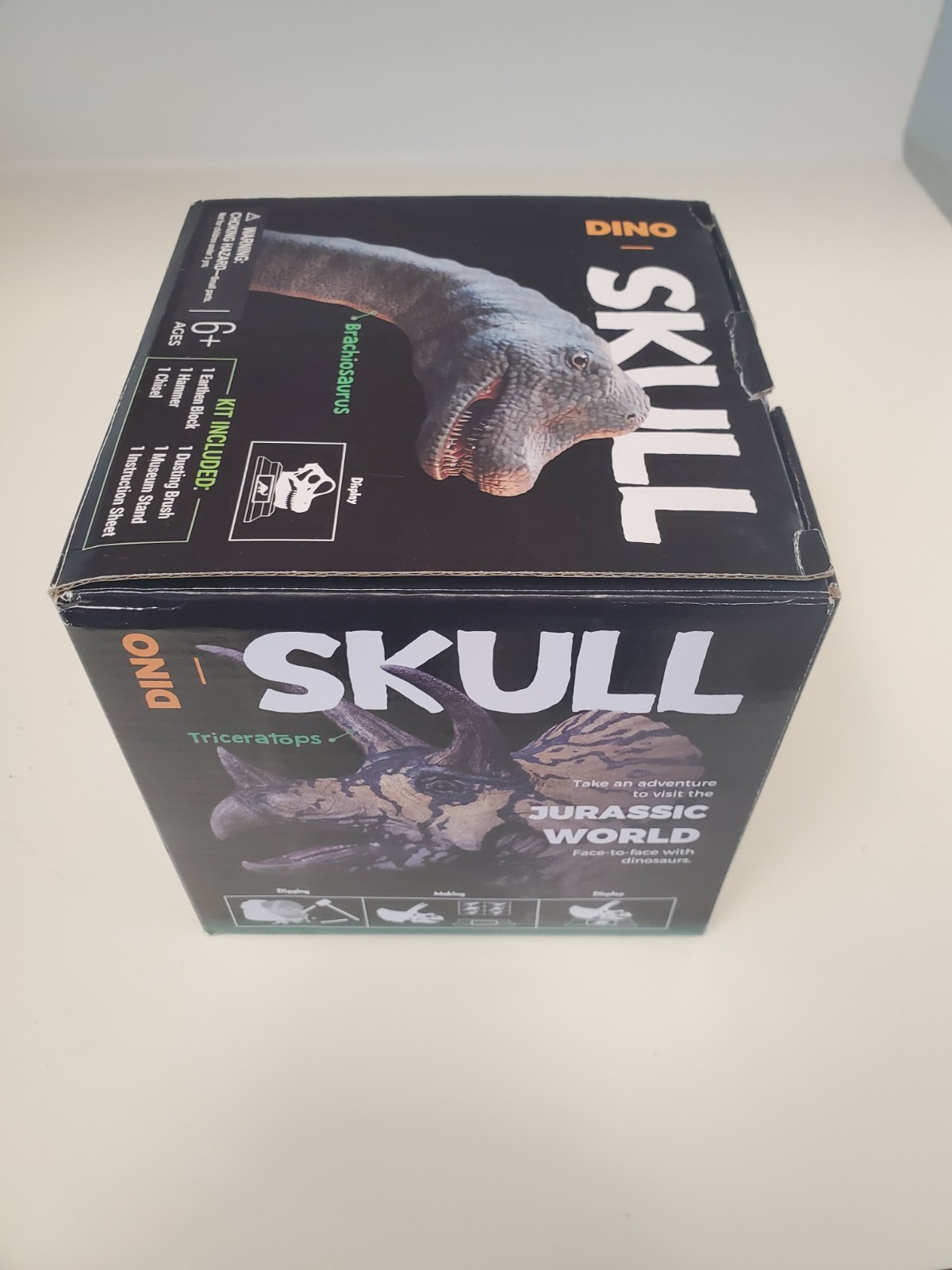 Dino Skull Kit – Dinosaur skull digging game new in box.